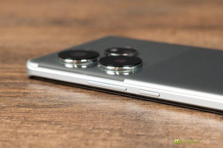 Как выглядит realme GT6. Корпус тонкий с правильным скруглением граней. Как выглядит realme GT6. Корпус тонкий с правильным скруглением граней. Фото.